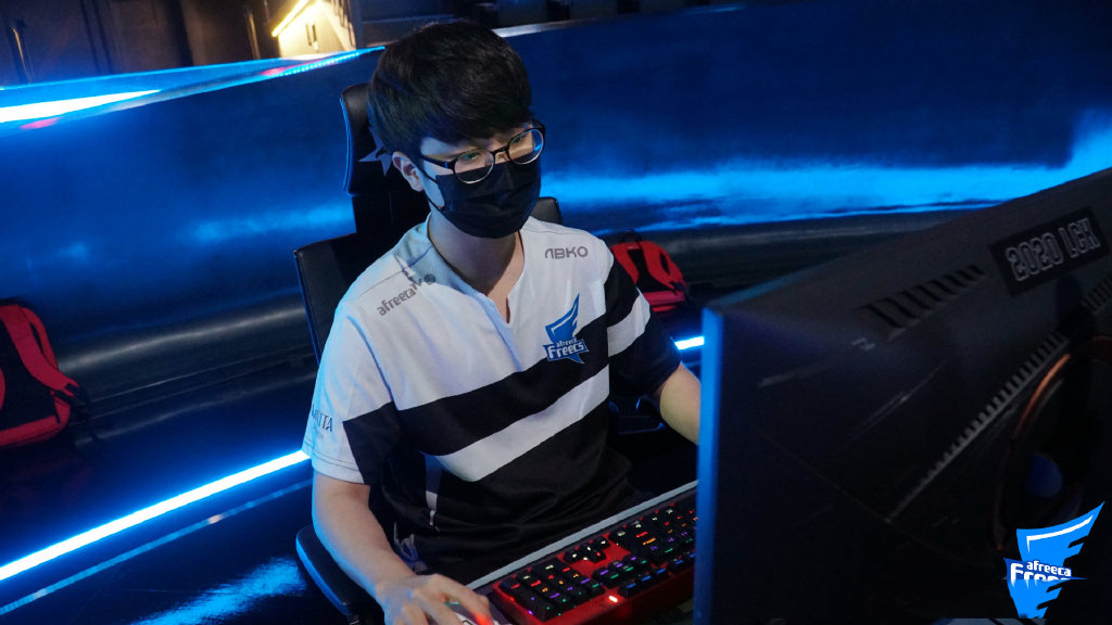 DRX轻取BRO，Zeus团战一打五激烈交锋八强赛，引爆全场热议