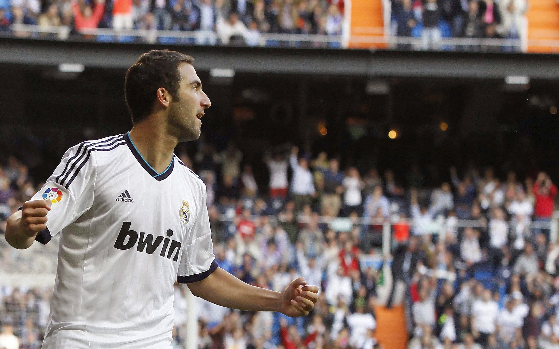 欧冠惊魂夜！皇马险胜莱比锡，门神拉亚成胜负手