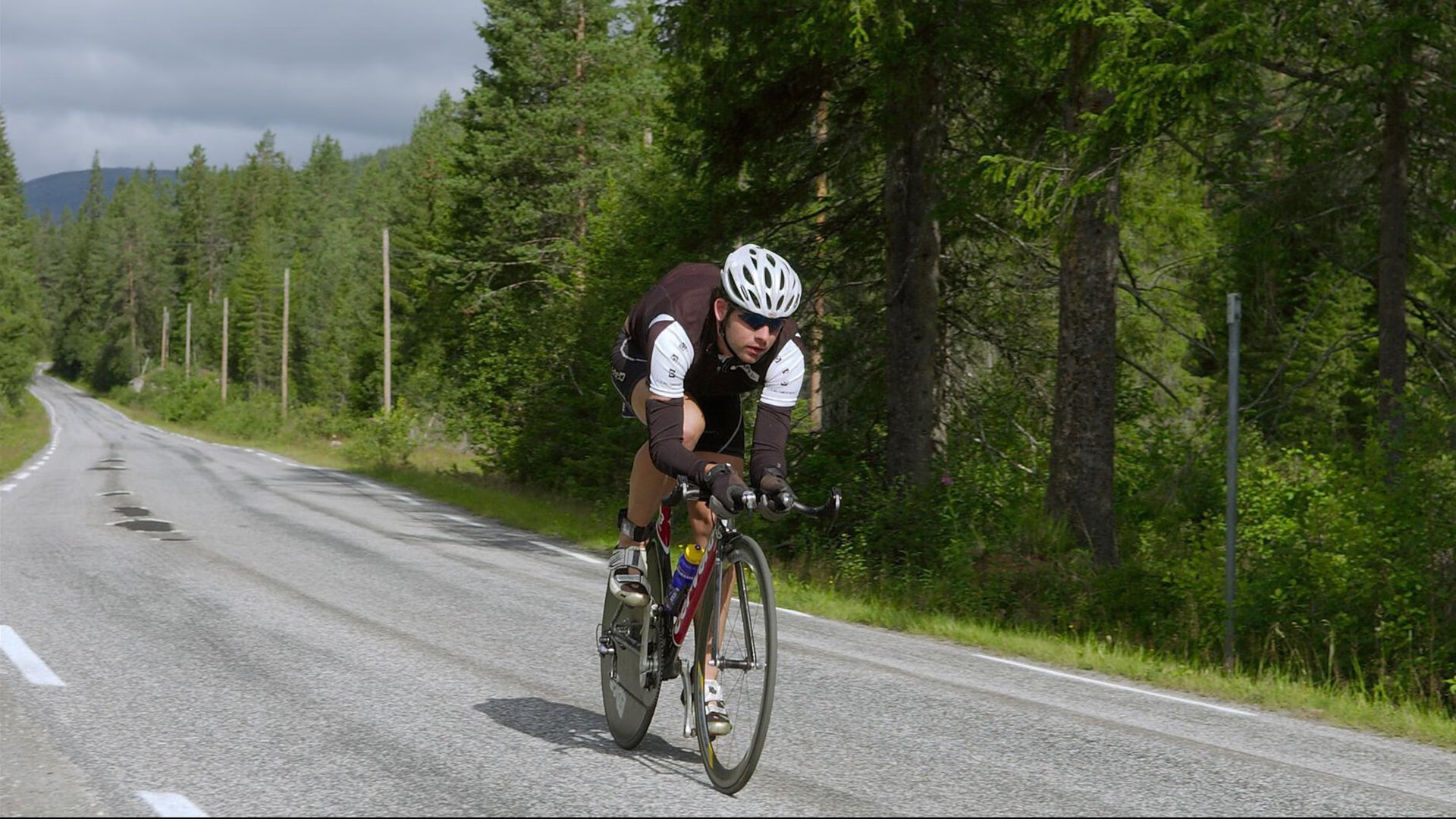开云体育APP下载-天神下凡与铁血绞杀，本泽马主宰比赛走向，喀麦隆战术压制加纳的博弈启示